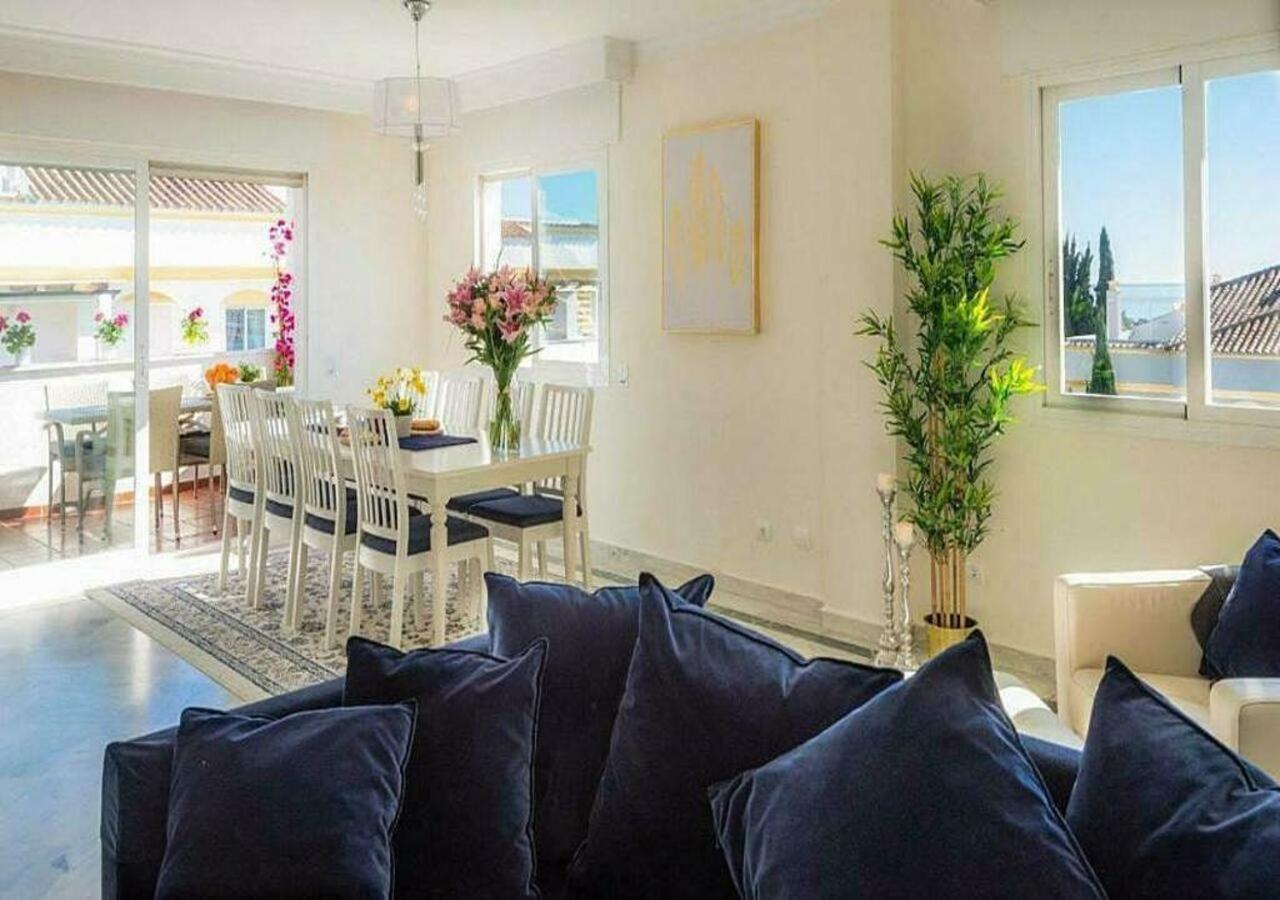 ✰ Luxurious 5 Bedroom Penthouse. Sea Views. Hot Tub. Bbq. Golden Mile Apartment Marbella