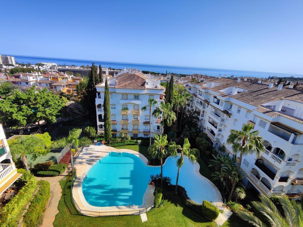Appartement ✰ Luxurious 5 Bedroom Penthouse. Sea Views. Hot Tub. Bbq. Golden Mile Marbella