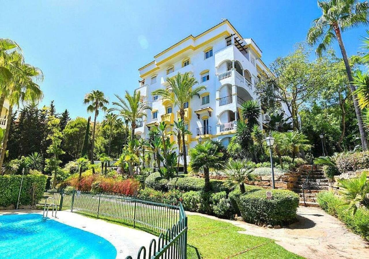 Apartment ✰ Luxurious 5 Bedroom Penthouse. Sea Views. Hot Tub. Bbq. Golden Mile *