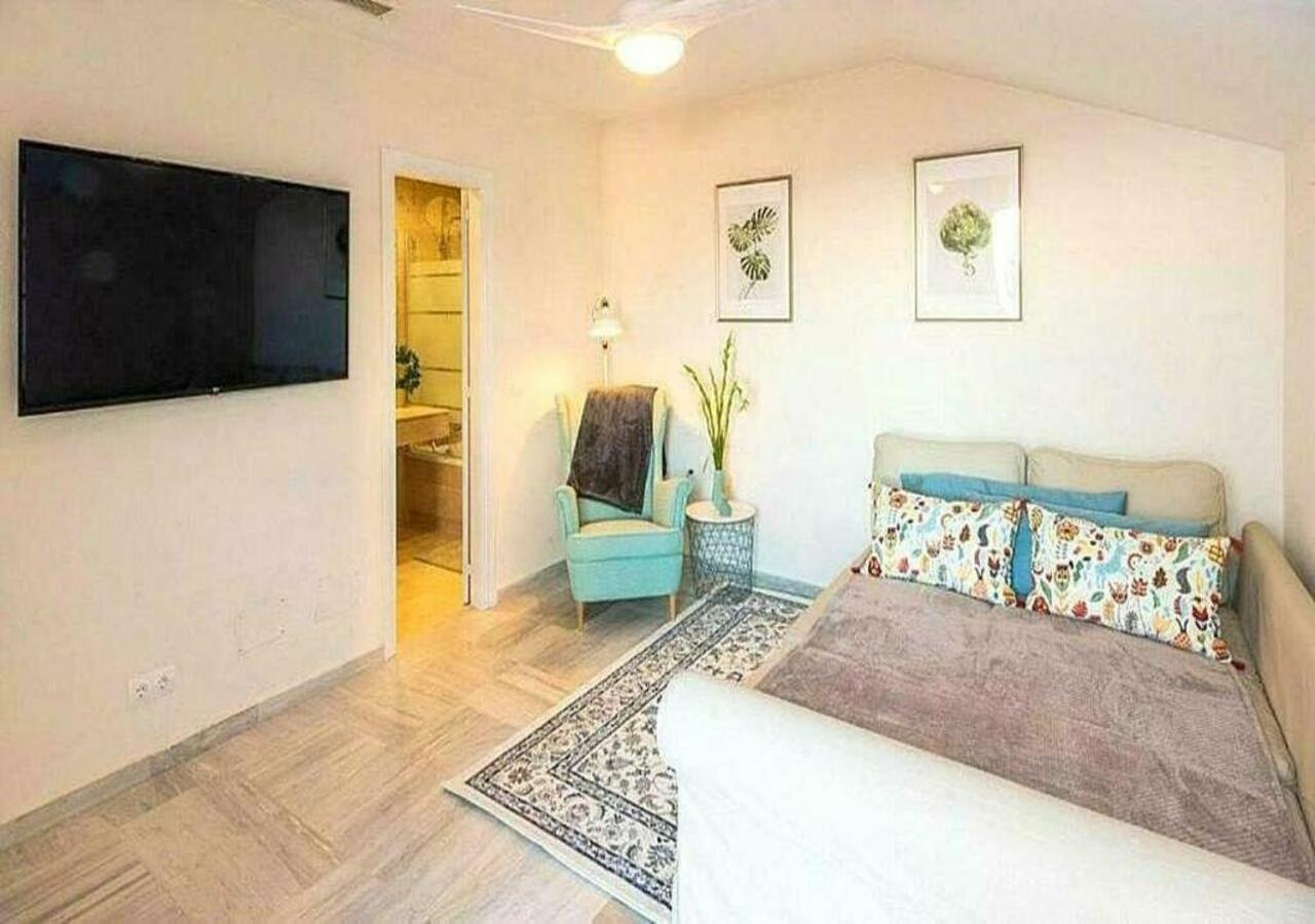 Apartment ✰ Luxurious 5 Bedroom Penthouse. Sea Views. Hot Tub. Bbq. Golden Mile *