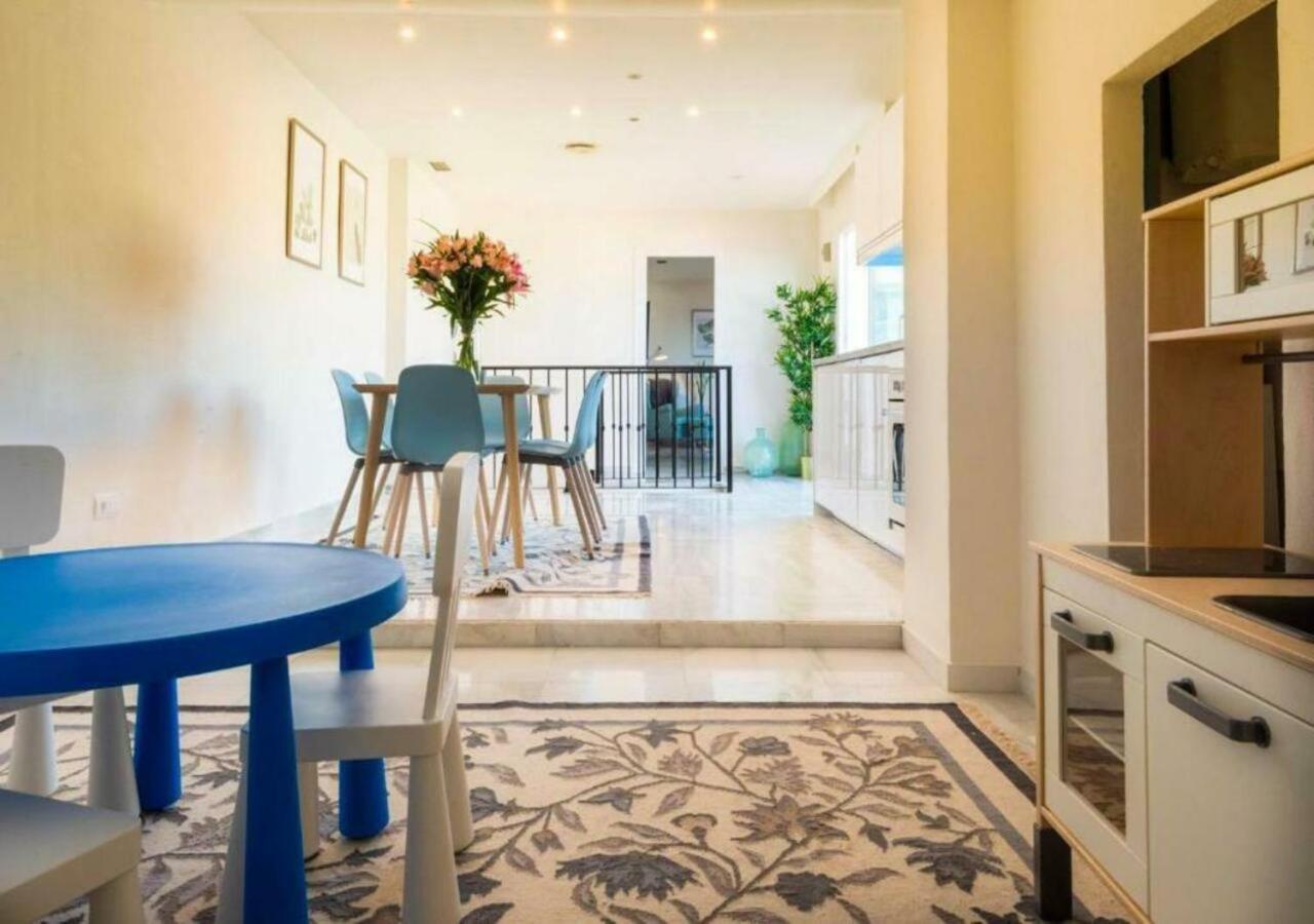 ✰ Luxurious 5 Bedroom Penthouse. Sea Views. Hot Tub. Bbq. Golden Mile Apartment Marbella