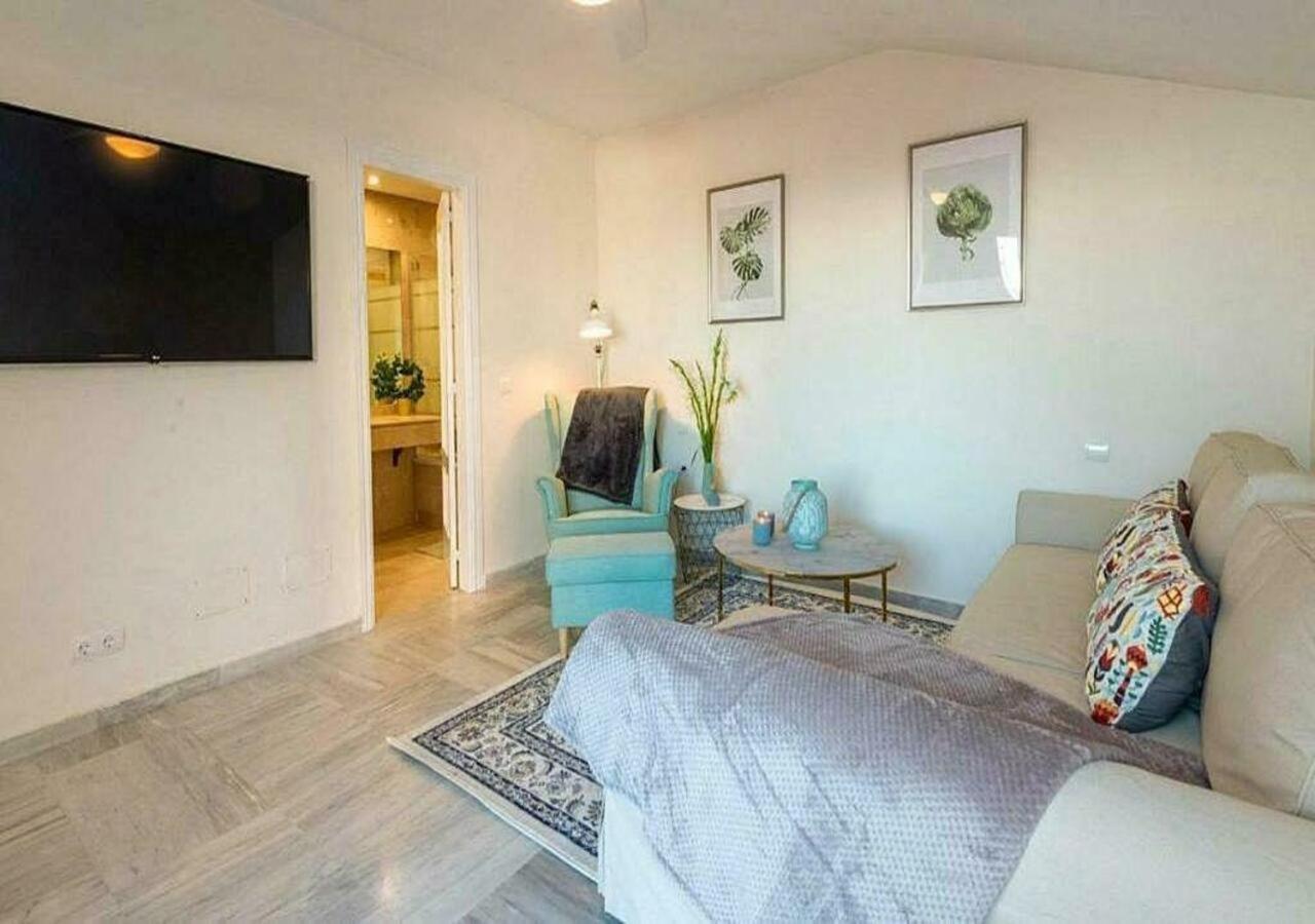 ✰ Luxurious 5 Bedroom Penthouse. Sea Views. Hot Tub. Bbq. Golden Mile Marbella