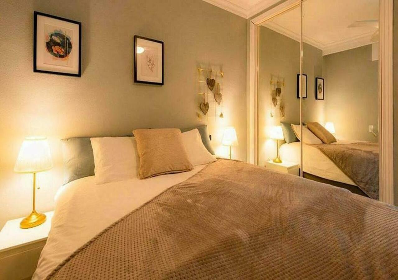 ✰ Luxurious 5 Bedroom Penthouse. Sea Views. Hot Tub. Bbq. Golden Mile Apartment