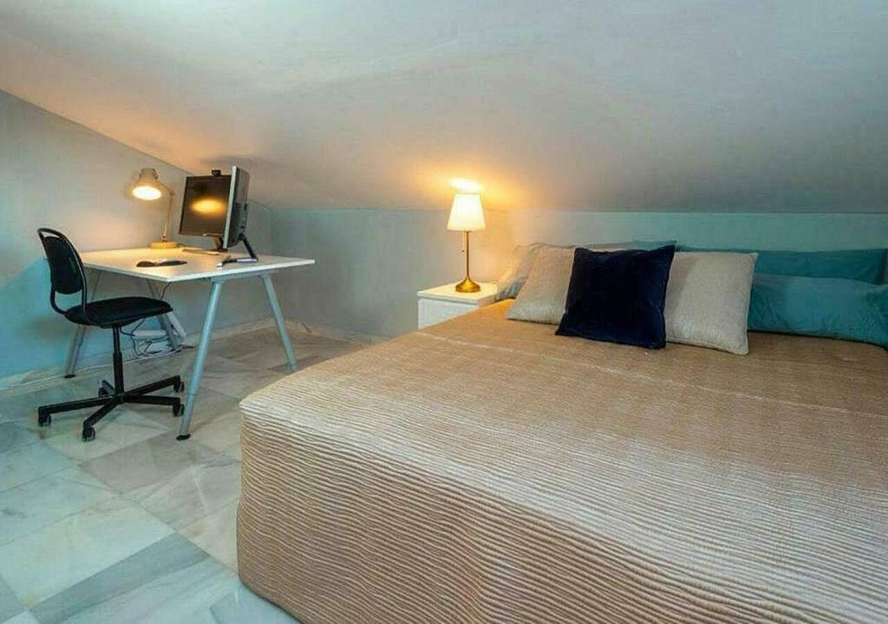 ✰ Luxurious 5 Bedroom Penthouse. Sea Views. Hot Tub. Bbq. Golden Mile * Marbella