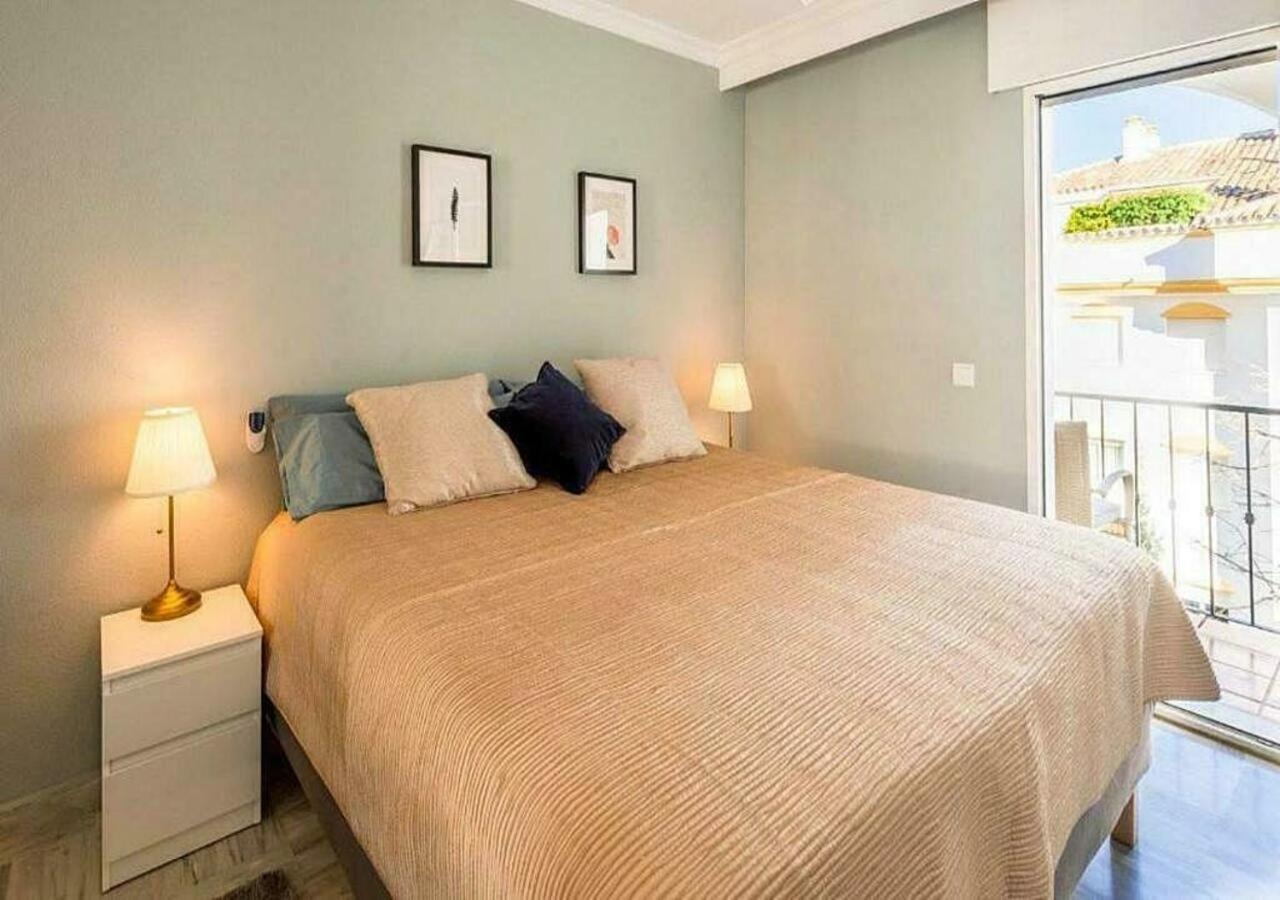 ✰ Luxurious 5 Bedroom Penthouse. Sea Views. Hot Tub. Bbq. Golden Mile * Marbella