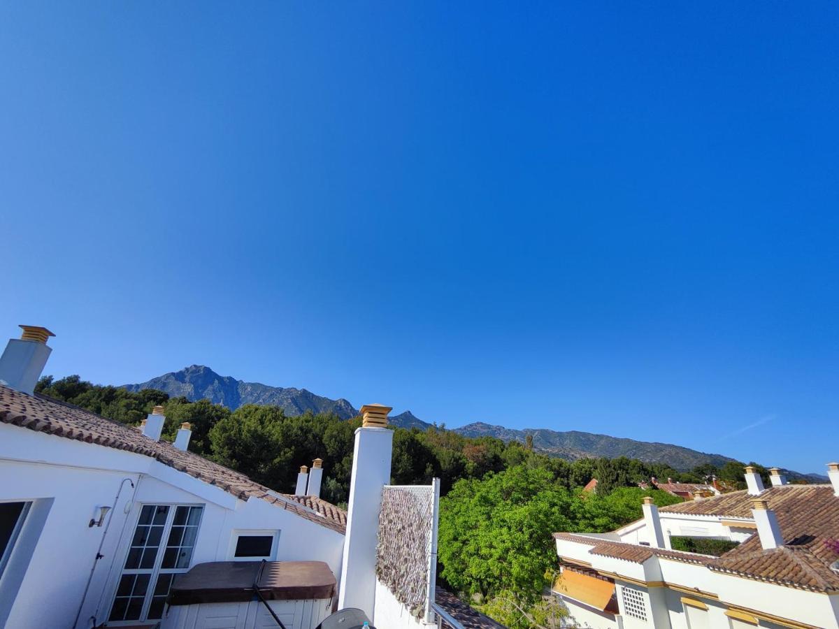 ✰ Luxurious 5 Bedroom Penthouse. Sea Views. Hot Tub. Bbq. Golden Mile Apartment