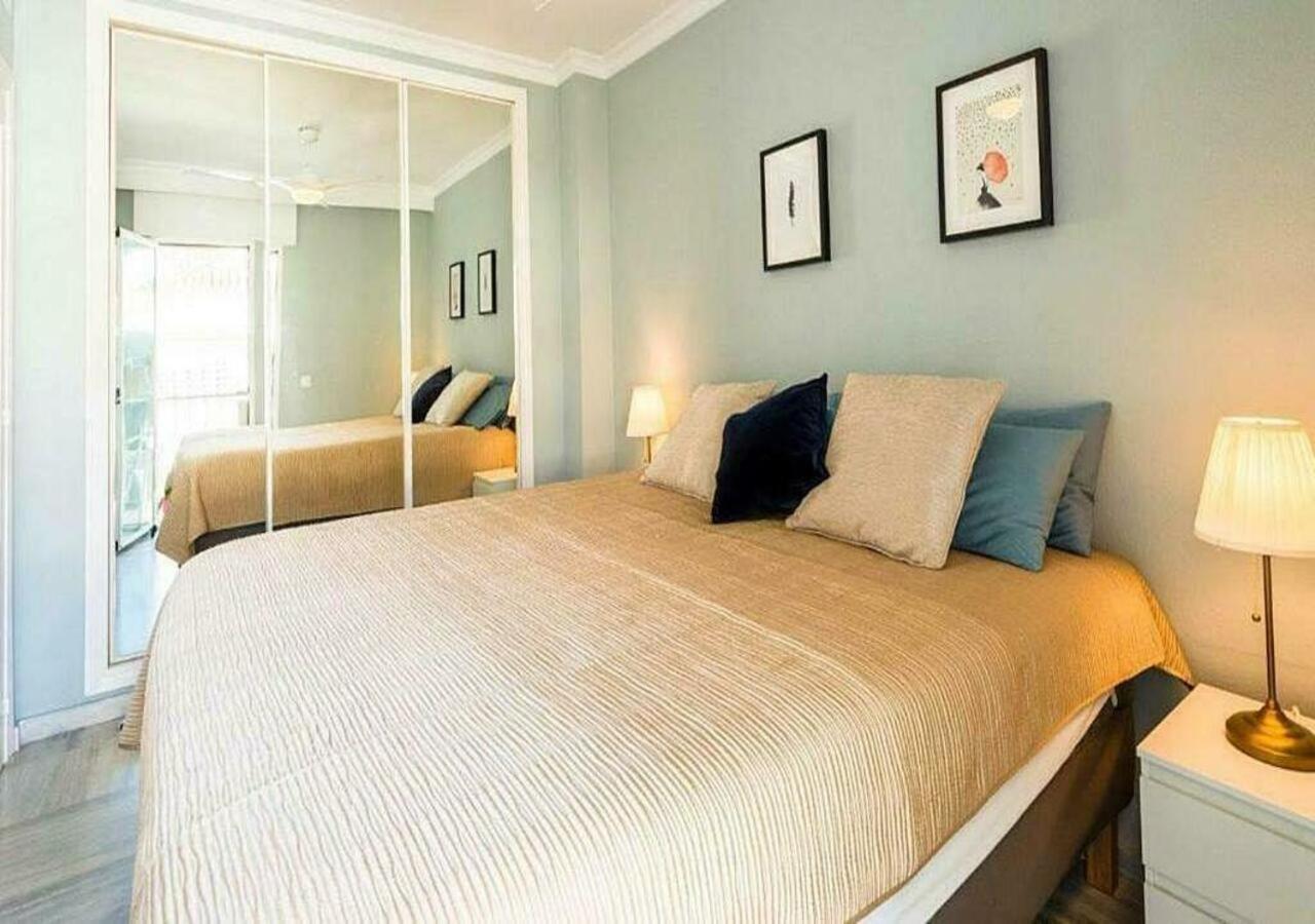 ✰ Luxurious 5 Bedroom Penthouse. Sea Views. Hot Tub. Bbq. Golden Mile Apartment Marbella