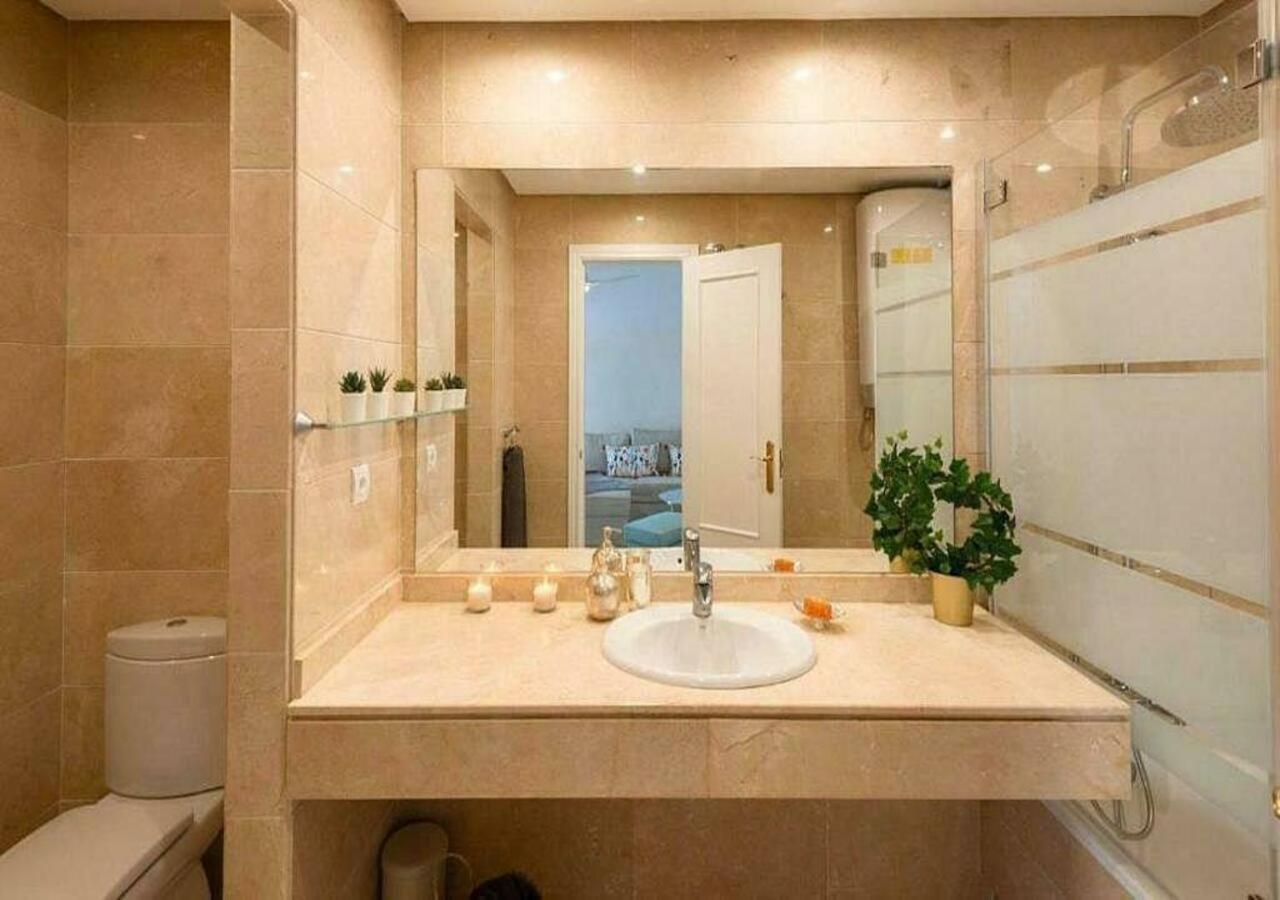 Apartment ✰ Luxurious 5 Bedroom Penthouse. Sea Views. Hot Tub. Bbq. Golden Mile *